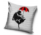 Dekorační polštářek Banksy Krysa s deštníkem